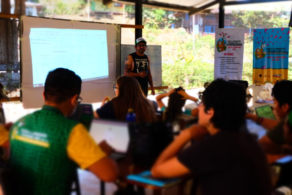 Por qué fortalecer archivos digitales comunitarios frente a la IA y los deepfakes